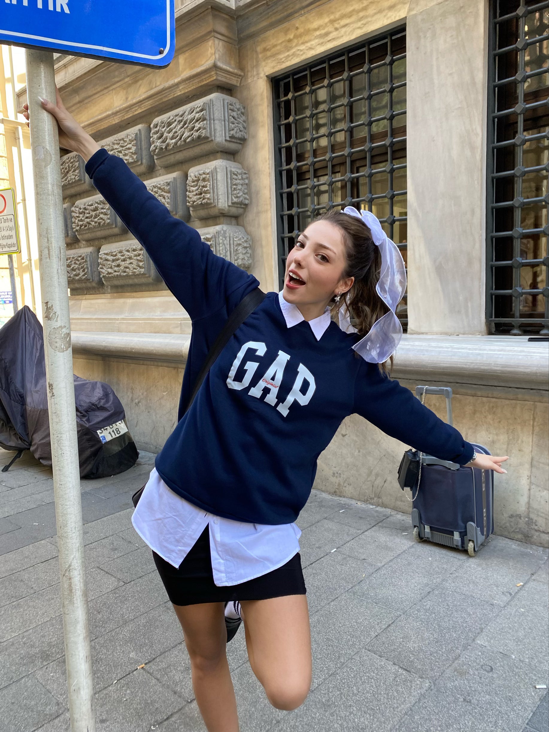 Original Yazılı Lacivert GAP Sweatshirt 3 İplik Şardonlu Organik Pamuktan Üretilmiştir.
