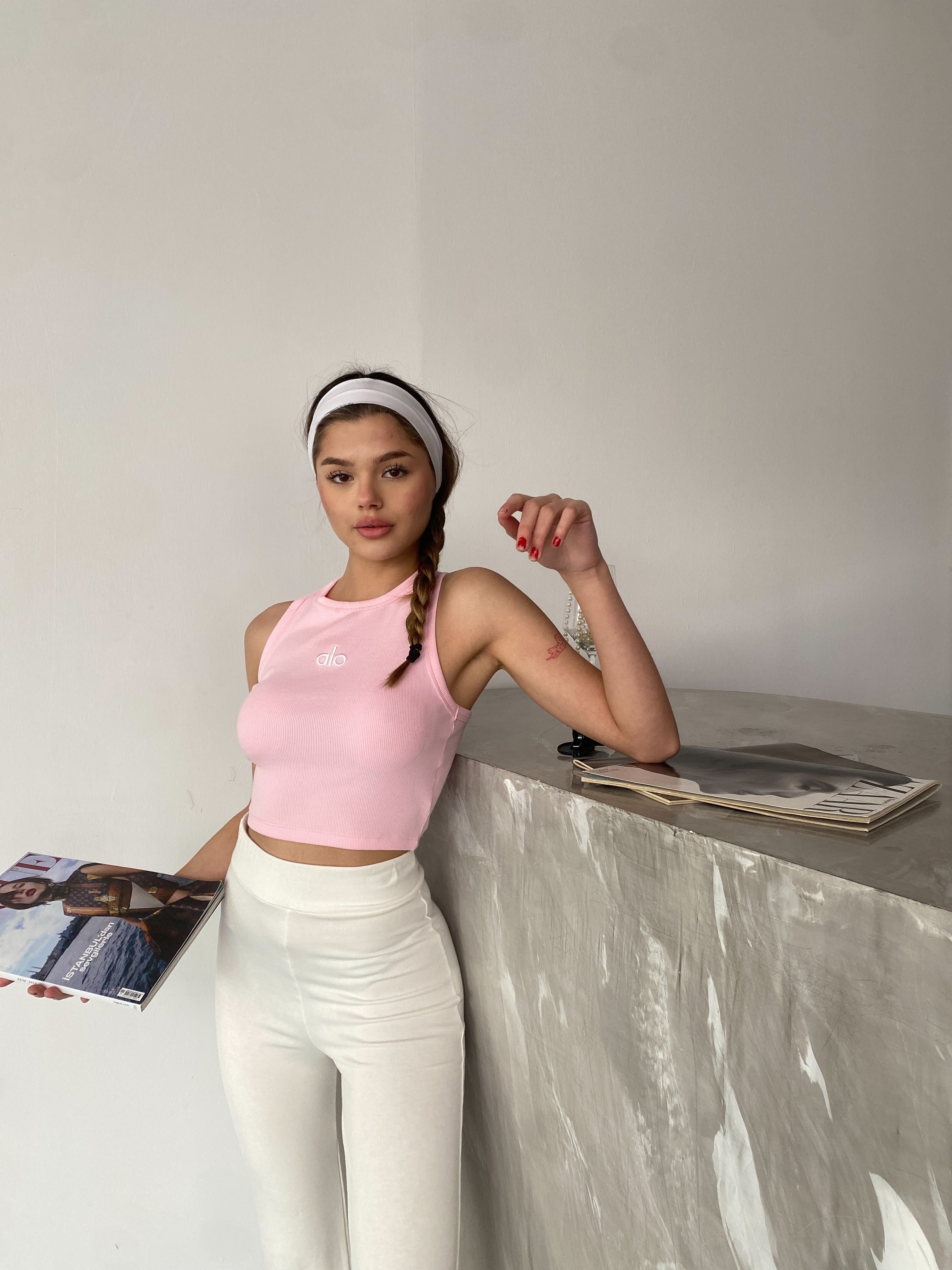 ALO Crop Top Açık Pembe
