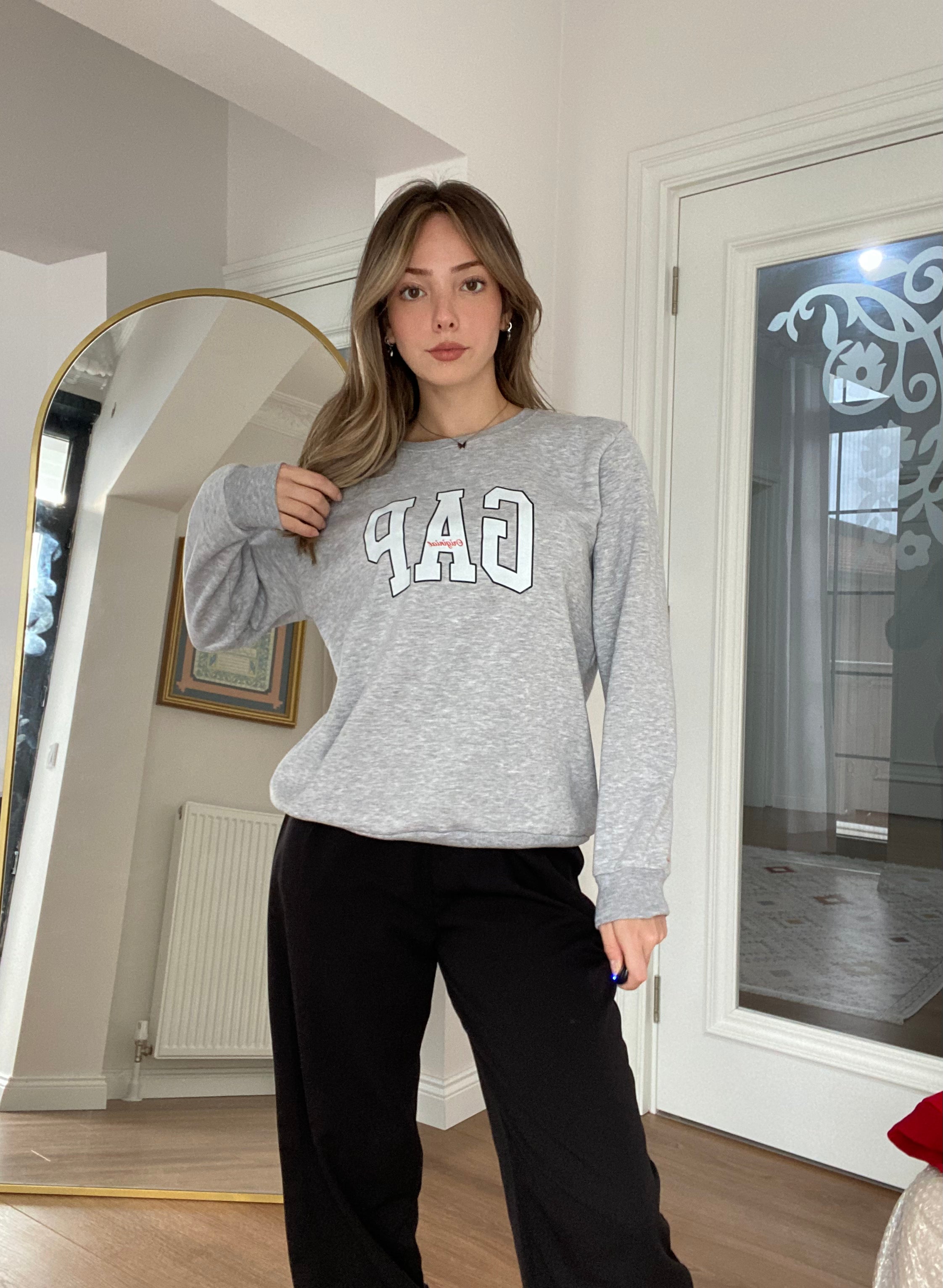 Original Yazılı Gri GAP Sweatshirt 3 İplik Şardonlu Organik Pamuktan Üretilmiştir.